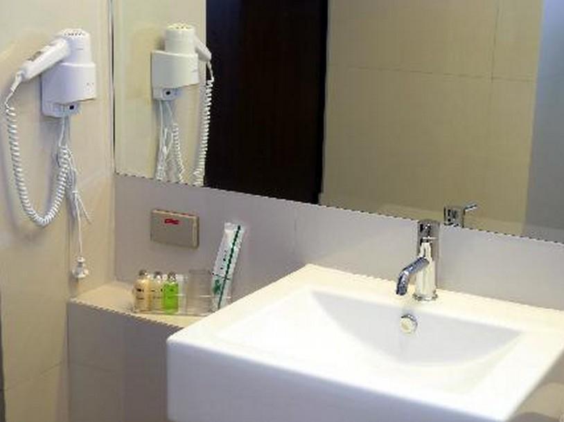 24 Inn Hotel Bangkok Bagian luar foto