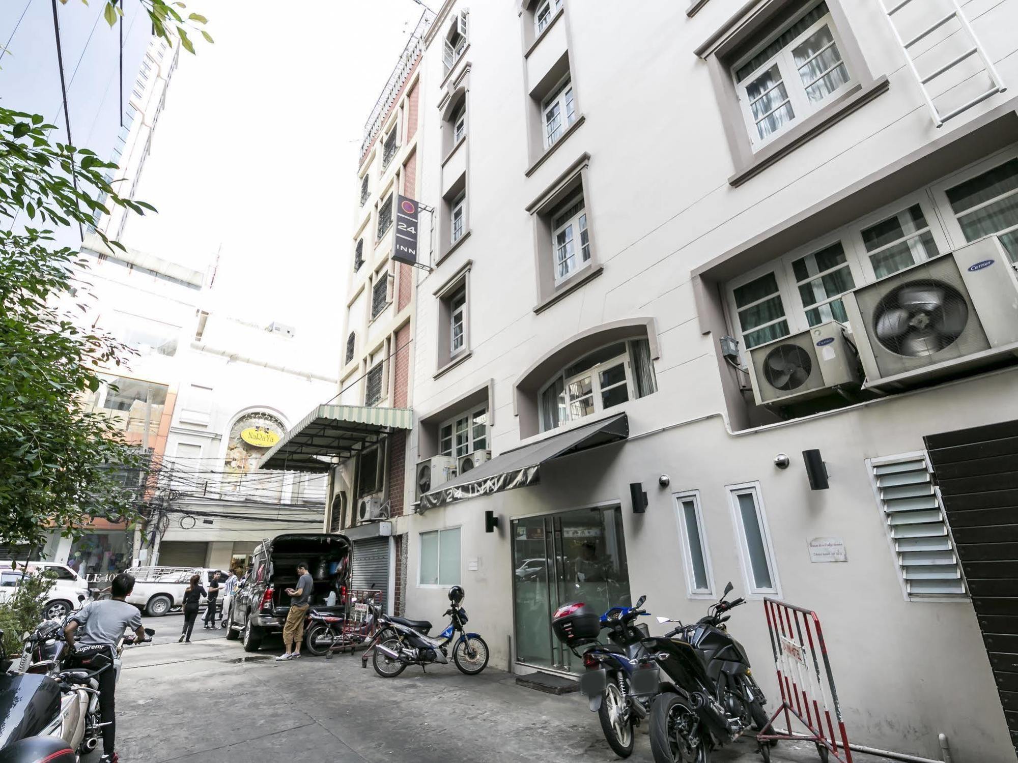 24 Inn Hotel Bangkok Bagian luar foto